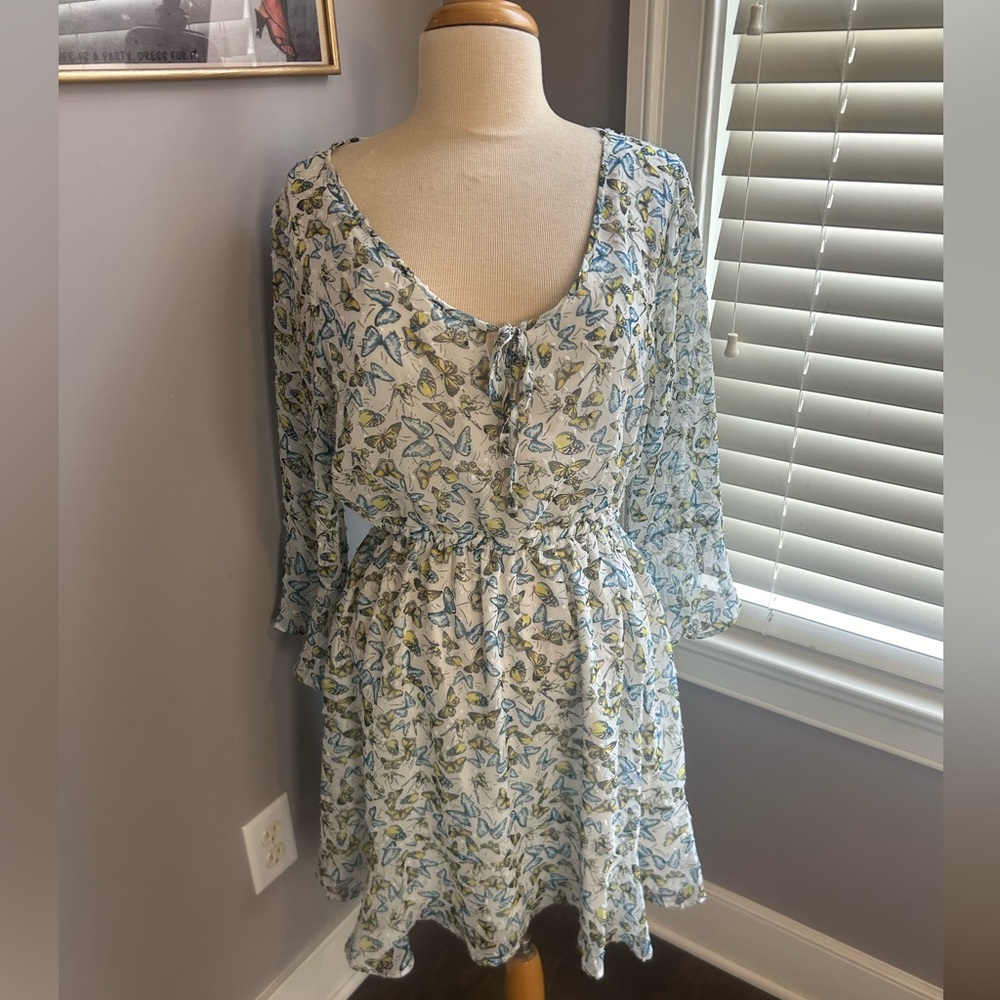 Cupcakes and Cashmere Knee Length dress.